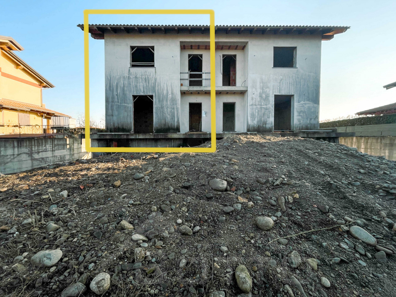 000__001__rustico-vendita-cavaglio-facciatasx