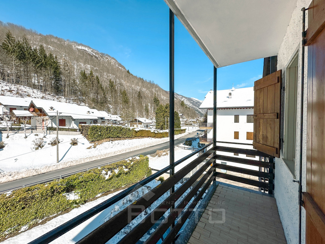 000__010__appartamento-vendita-scopa-balcon