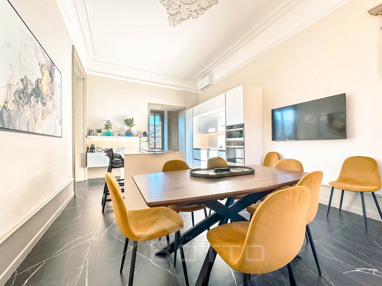 000__appartamento-vendita-borgosesia-tavolo