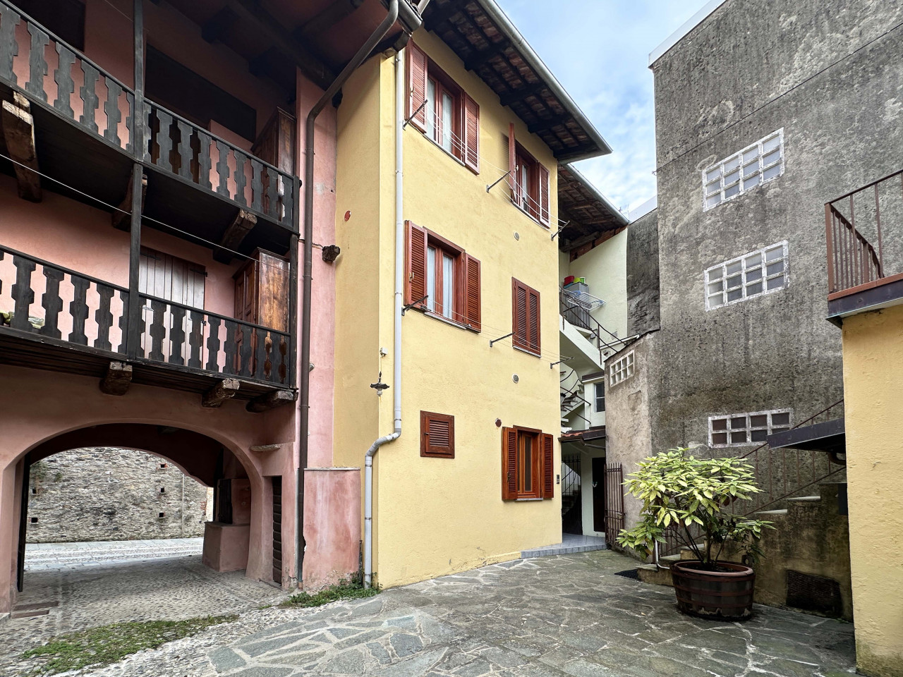 000__appartamento-vendita-grignasco-esterno