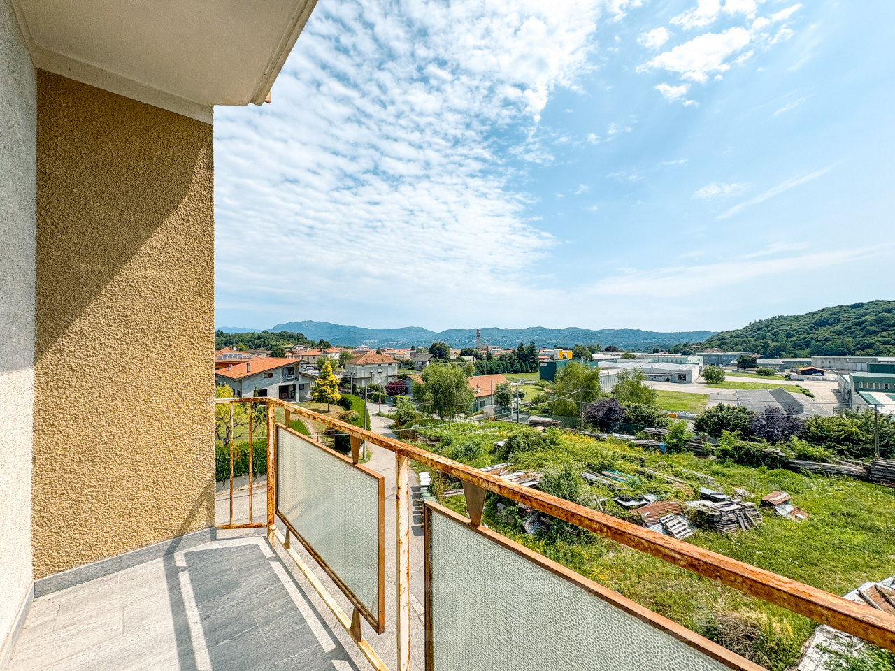 000__appartamento-vendita-pogno-balcone1_wmk_0