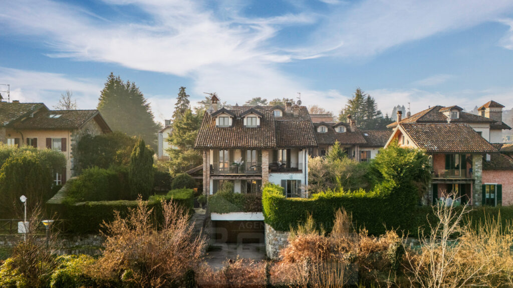 Villa in vendita ad Arona, località Mercurago