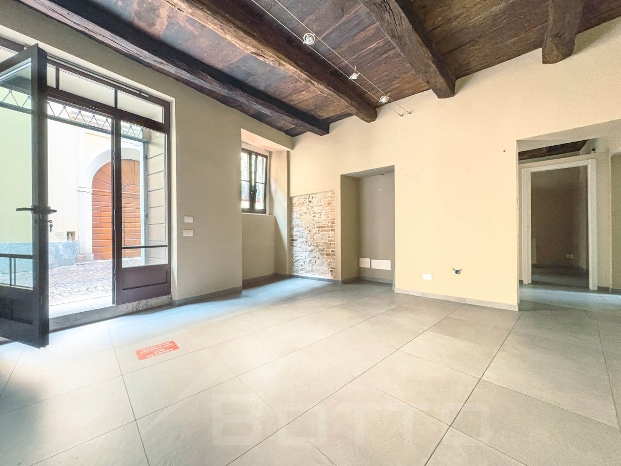 000__casa-vendita-borgomanero-stanza2_wmk_0