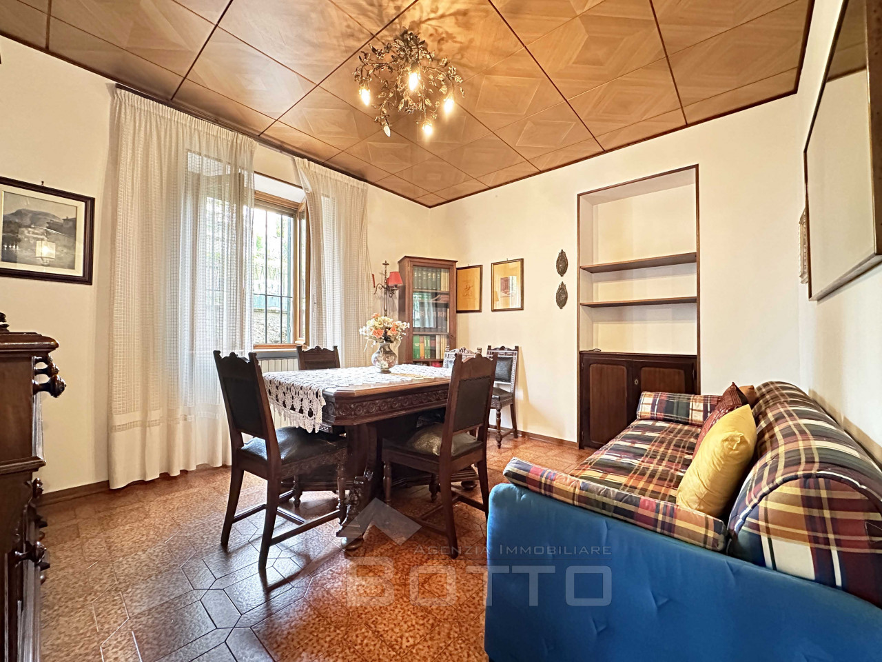 000__casa-vendita-borgosesia-salotto