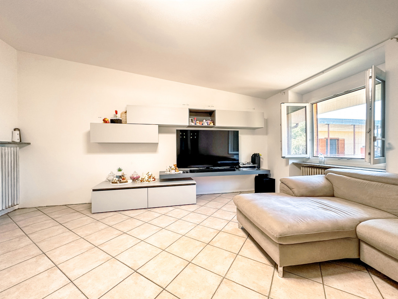 000__casa-vendita-grignasco-sofa21