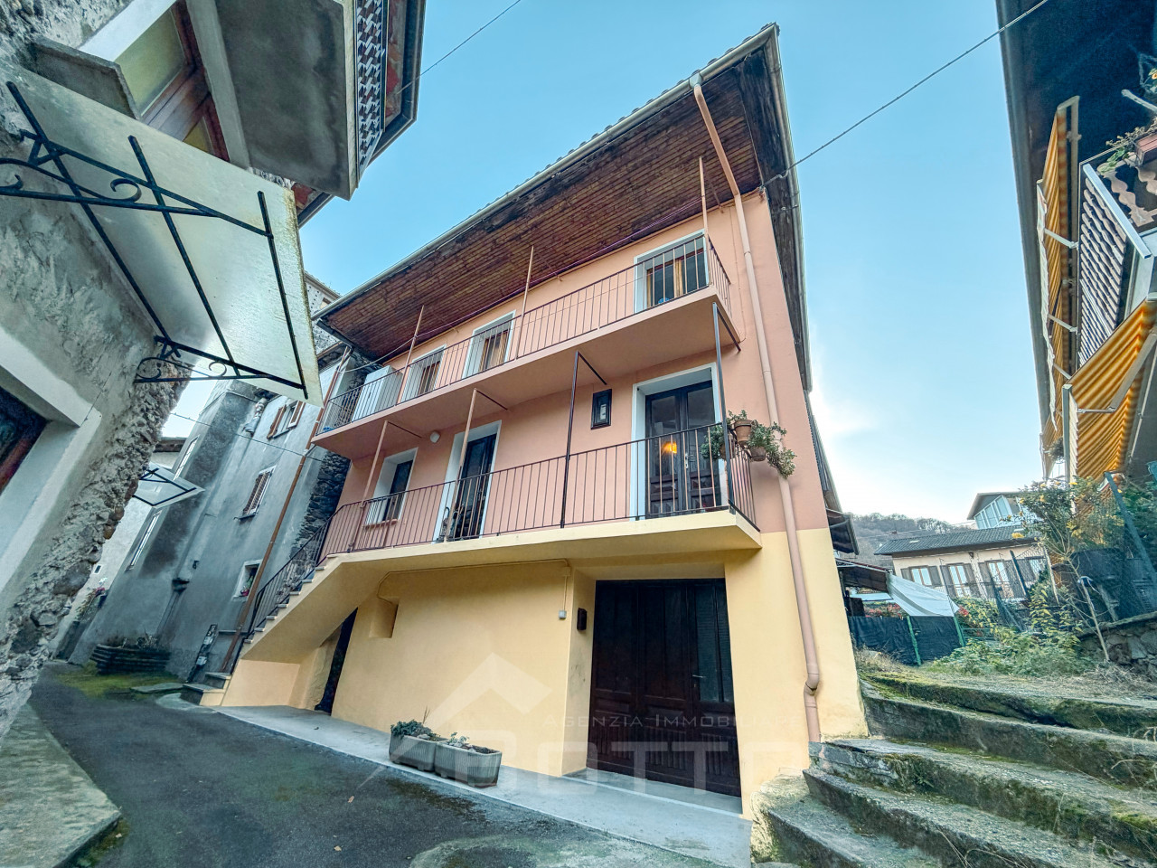 000__casa-vendita-varallo-esterno2_wmk_0