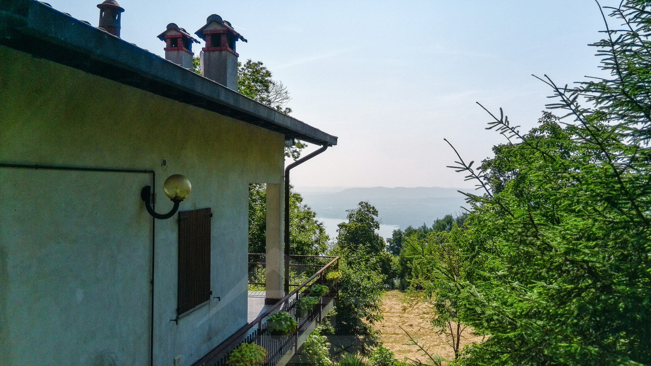 Casa indipendente in vendita a Massino Visconti