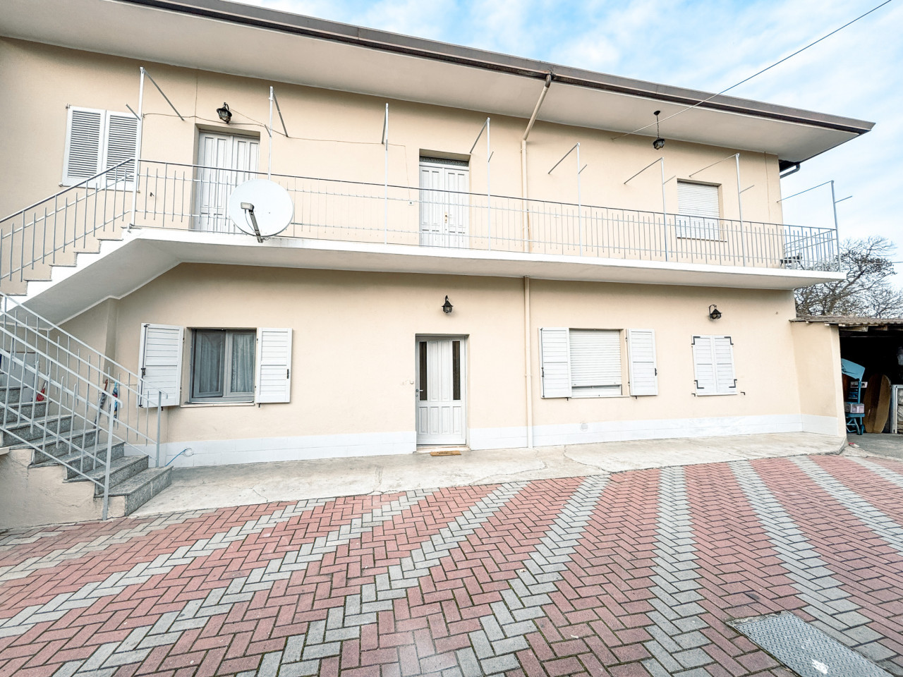 000__vendita-appartamento-borgoticino-esterno_wmk_0