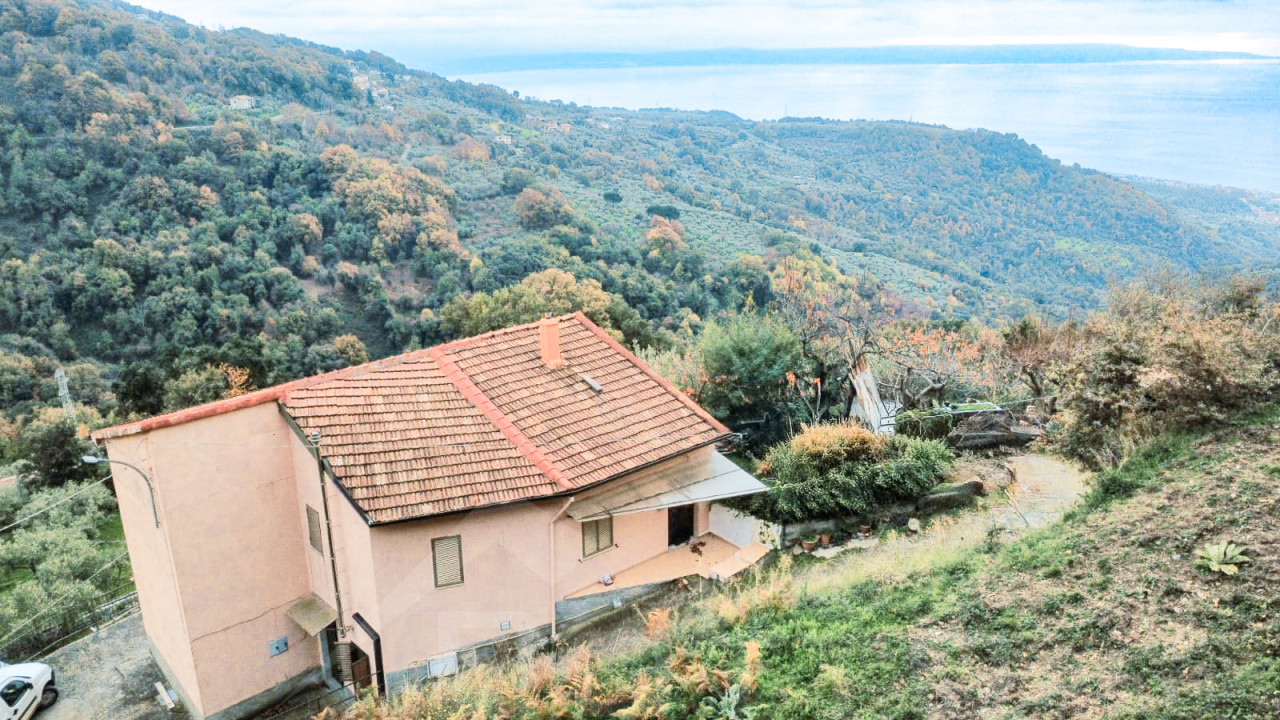 Casa Indipendente in vendita a Falerna, vista mare