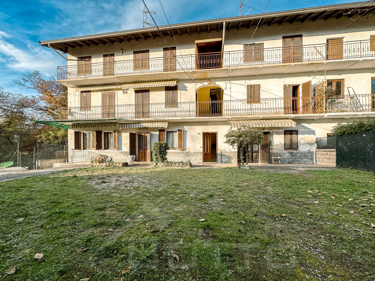 000__vendita-casa-schiera-revislate-facciata_wmk_0