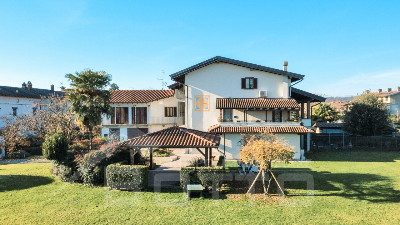 000__vendita-villa-marano-ticino-esterno4_wmk_0