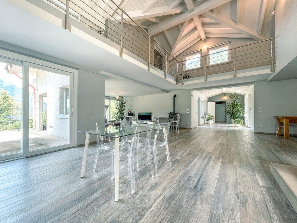 Questa villa moderna in vendita ad Omegna, Ponte Bria