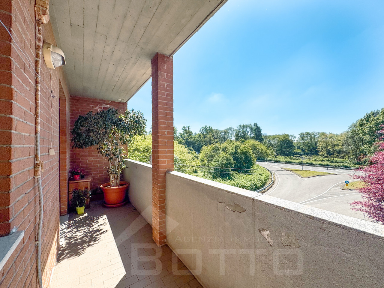 001__appartamento-vendita-borgomanero-balcone2_wmk_0