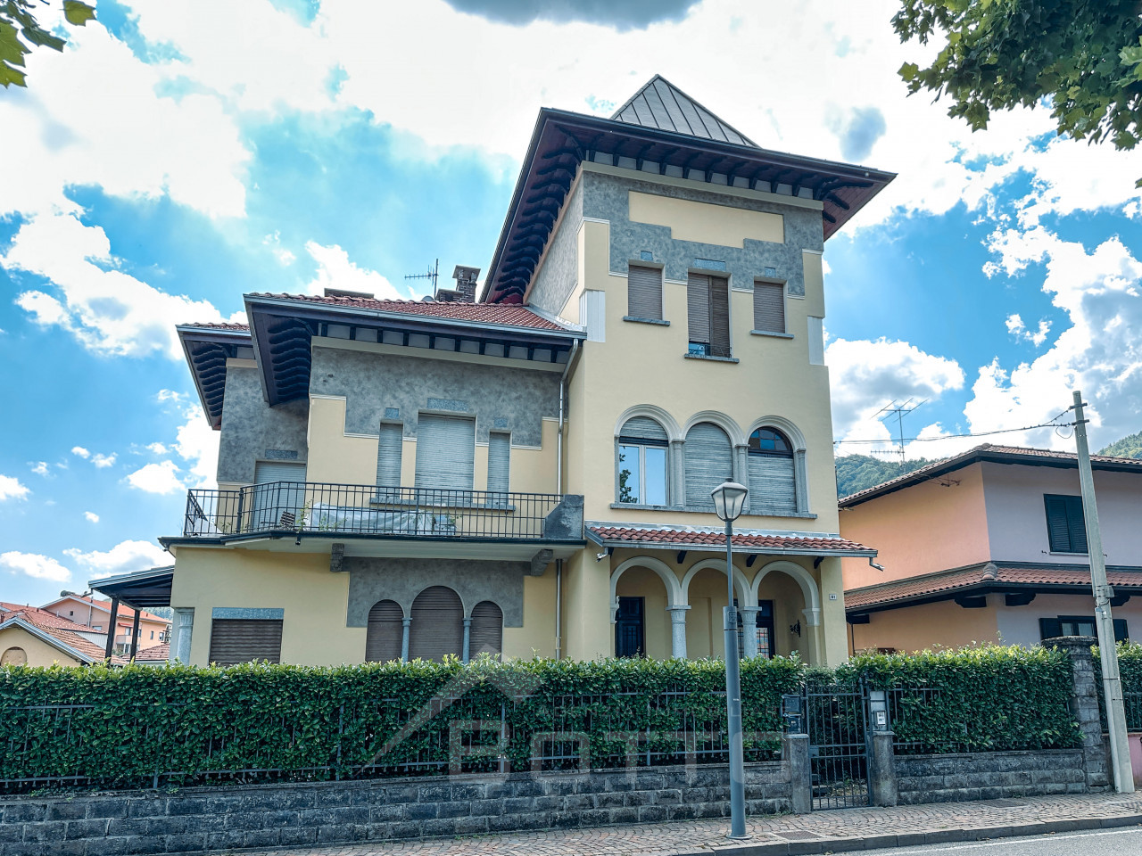 001__appartamento-vendita-borgosesia-esterno54_wmk_0