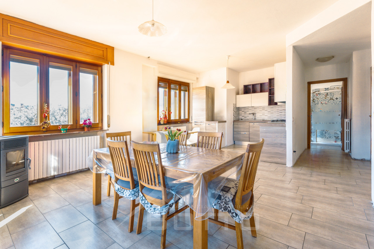 001__appartamento-vendita-grignasco-soggiorno_wmk_0
