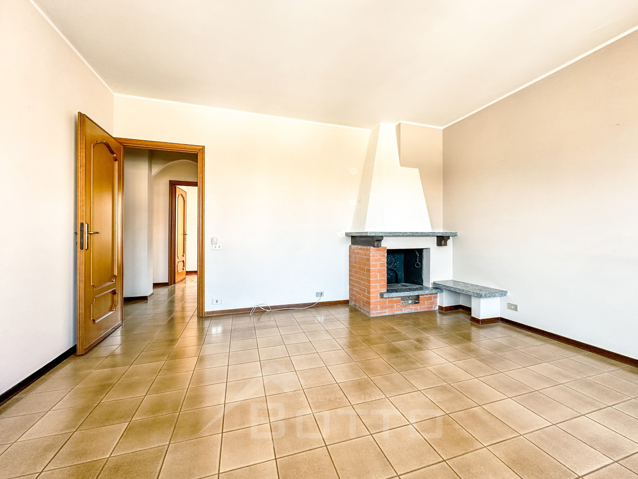 001__appartamento-vendita-grignasco-stanza4_wmk_0