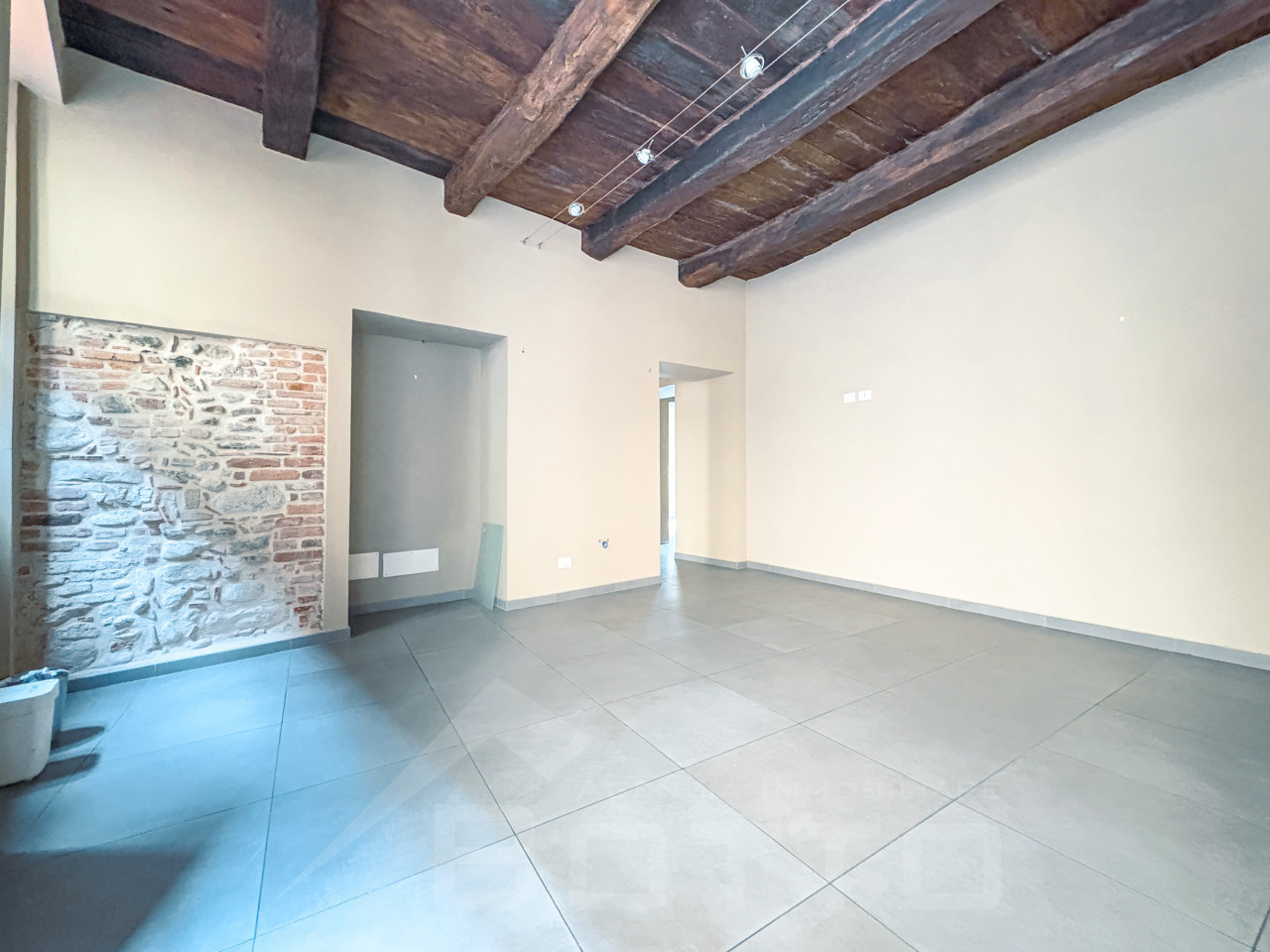 001__casa-vendita-borgomanero-stanza_wmk_0