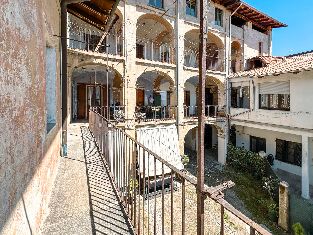 001__casa-vendita-gattinara-cortile2
