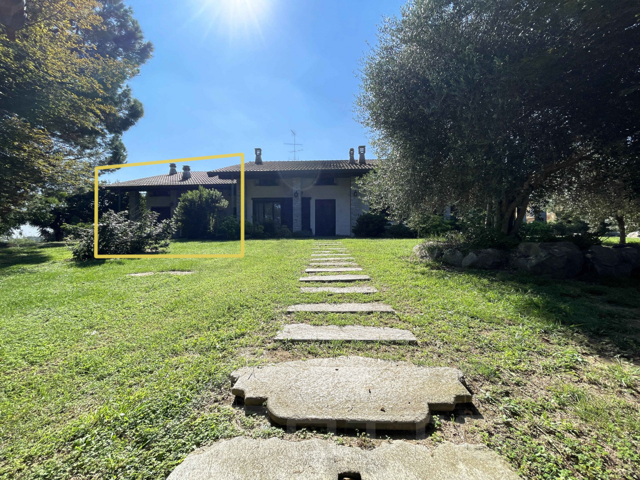 001__casa-vendita-momo-esterno_wmk_0