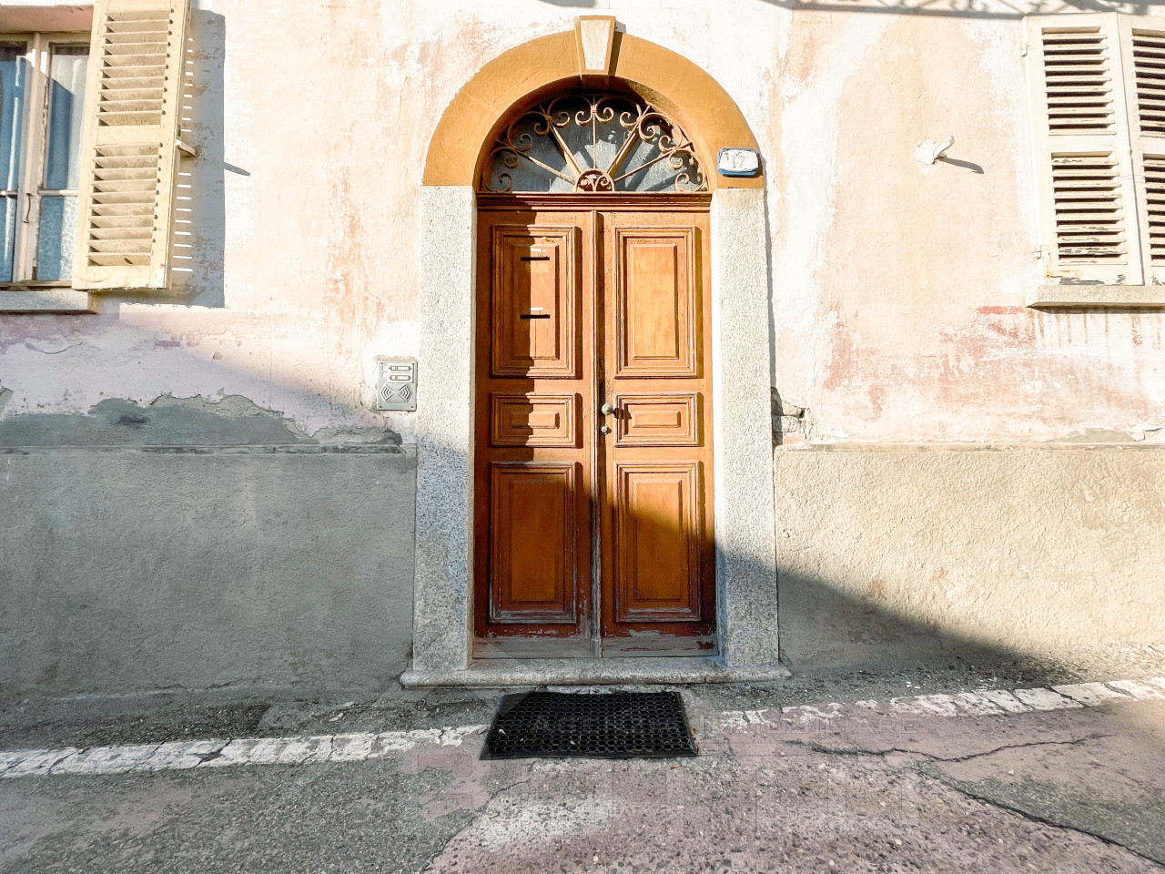 001__casa-vendita-pogno-portone