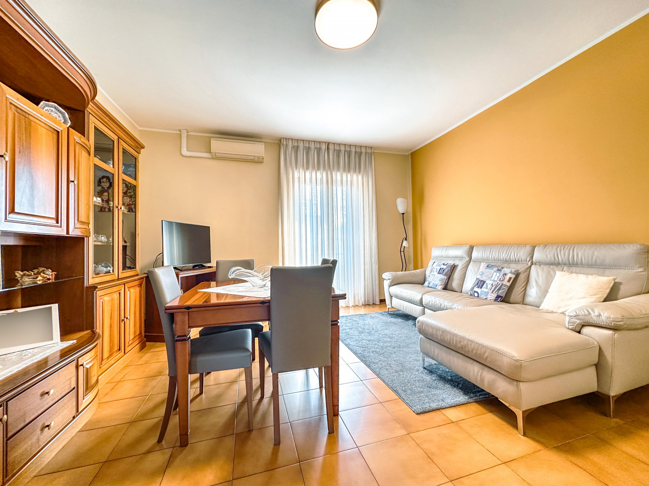 001__casa-vendita-romgnano-sofa13