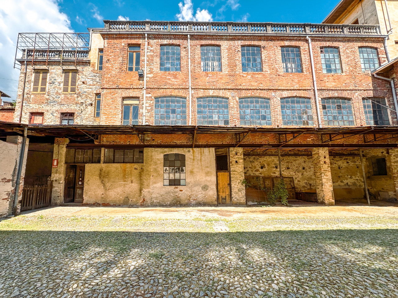 001__fabbrica-vendita-trivero-esterno