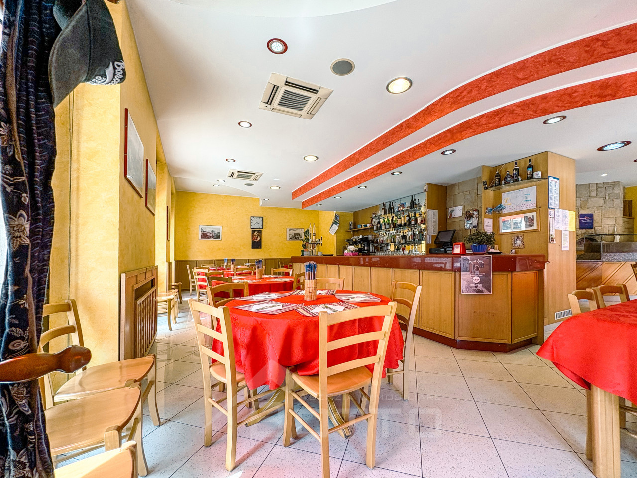 001__pizzeria-vendita-quarona-salone43_wmk_0