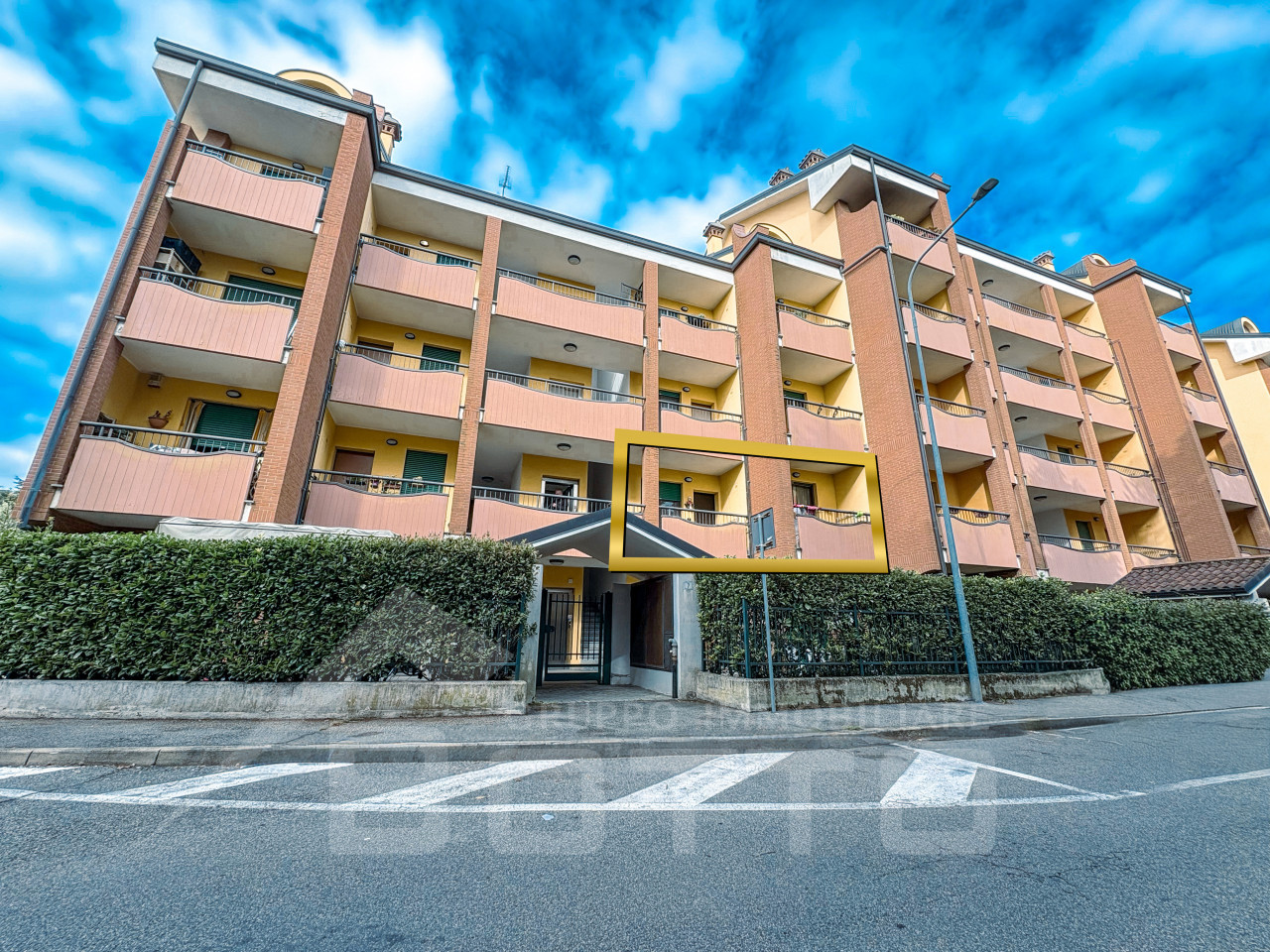 001__vendita-appartamento-oleggio-esterno1_wmk_0