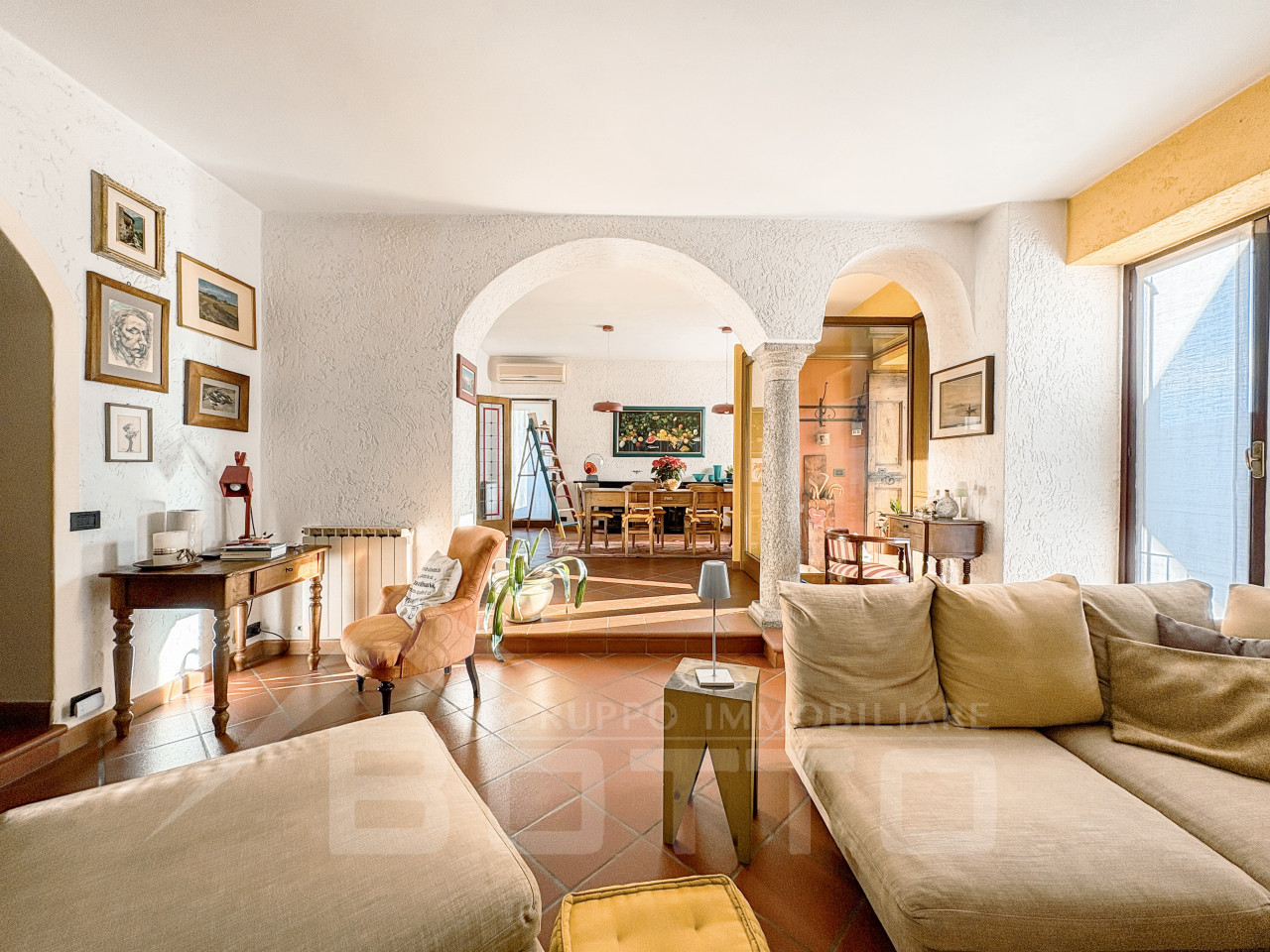 001__vendita-villa-marano-ticino-soggiorno2_wmk_0