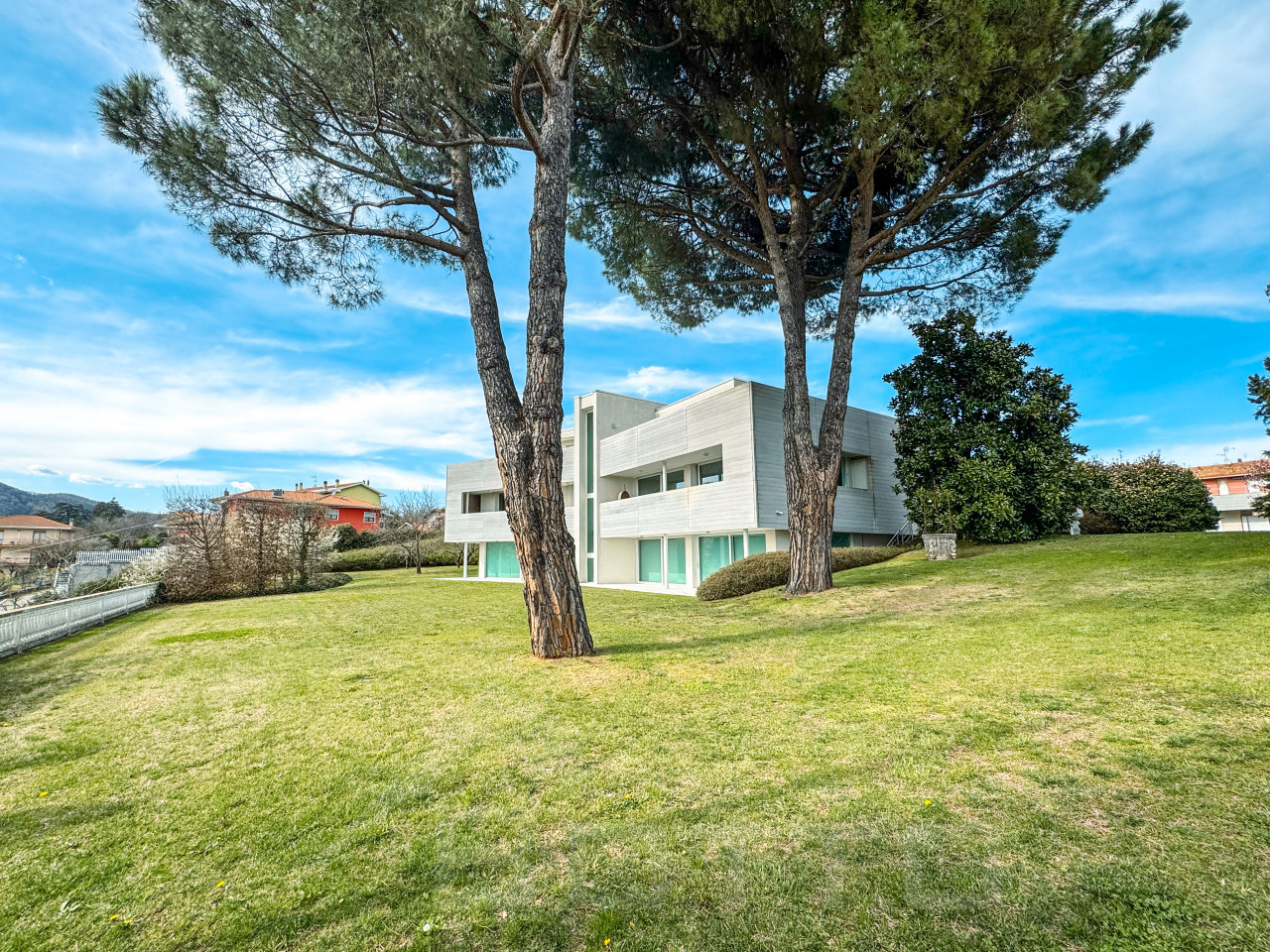 002___villa-romagnano-vendita-giardino5_wmk_0