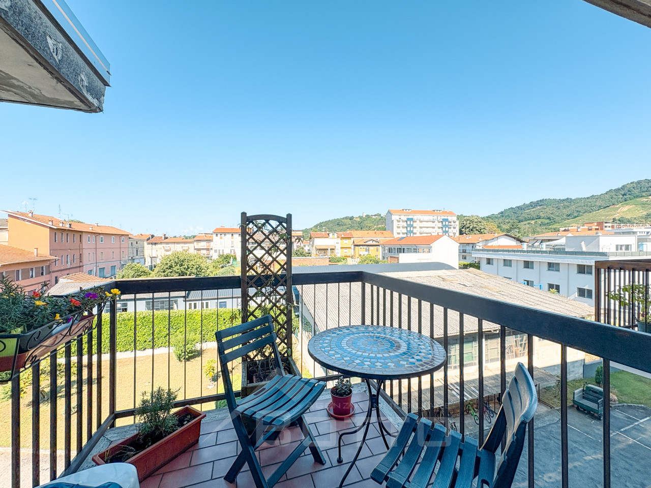 002__appartamento-vendita-gattinara-balcone_wmk_0