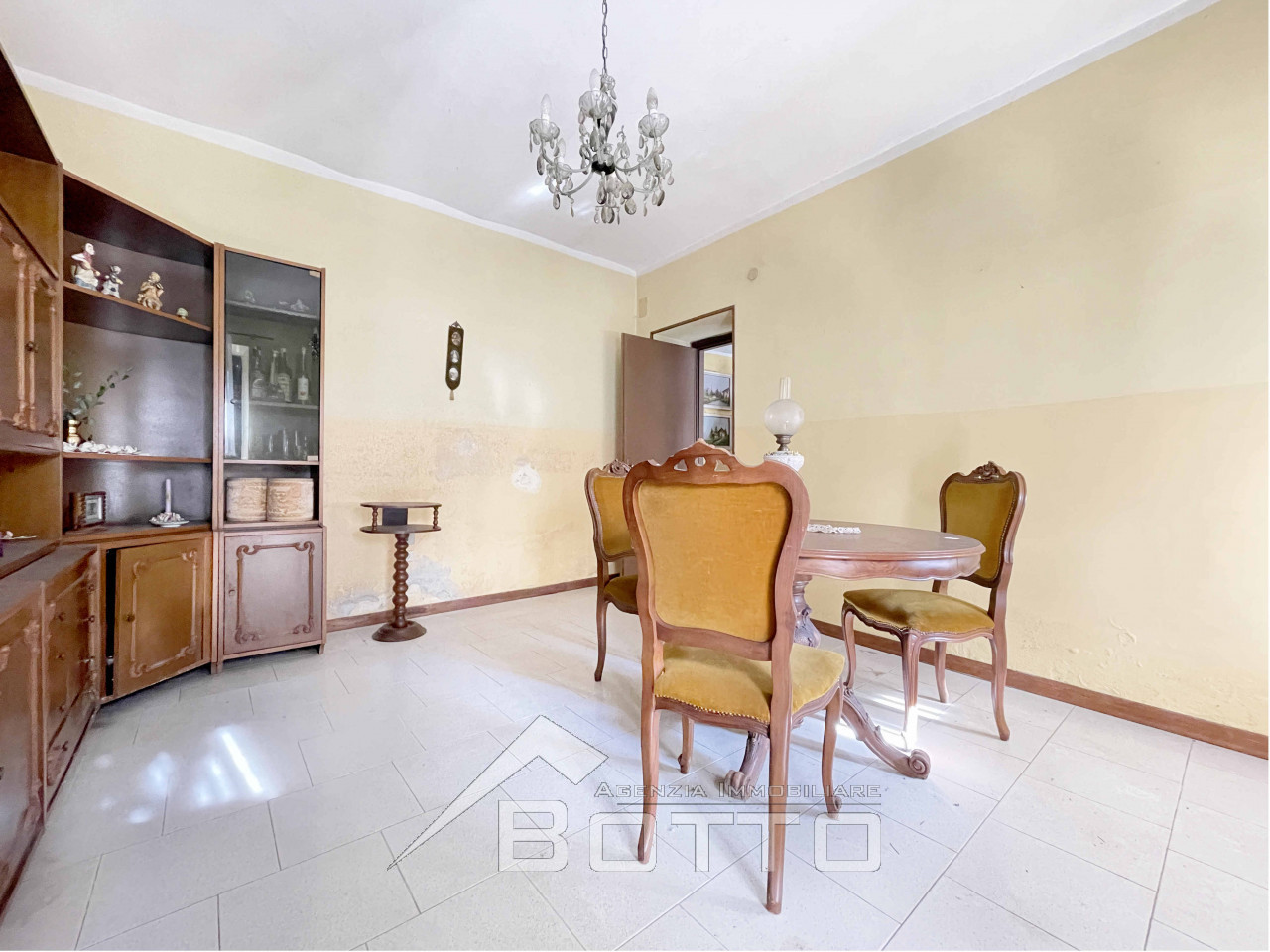 002__casa-vendita-bogogno-soggiorno