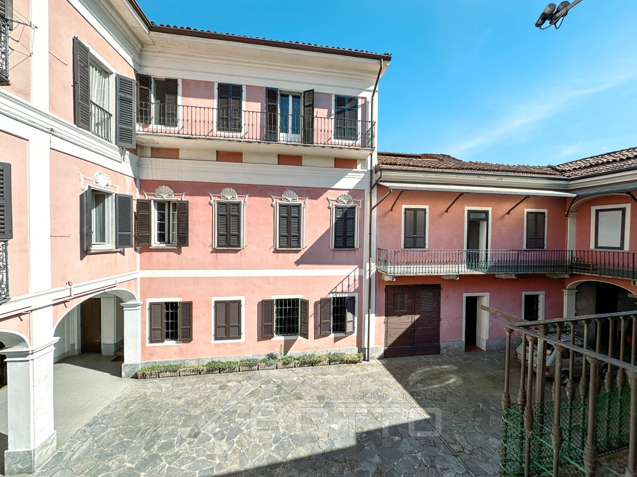 002__casa-vendita-ghemme-cortile_wmk_0