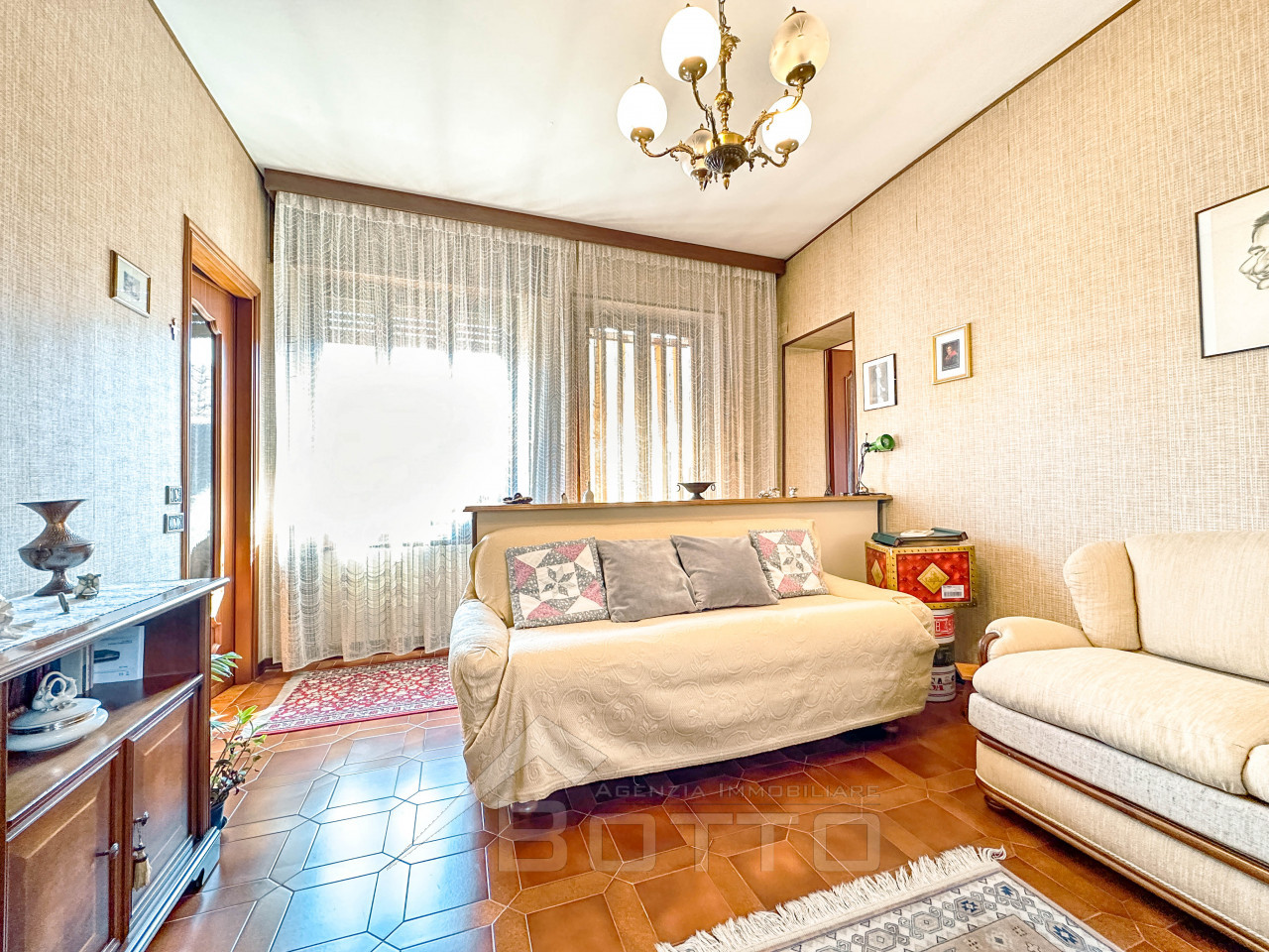 002__casa-vendita-ghislarengo-salotto3_wmk_0