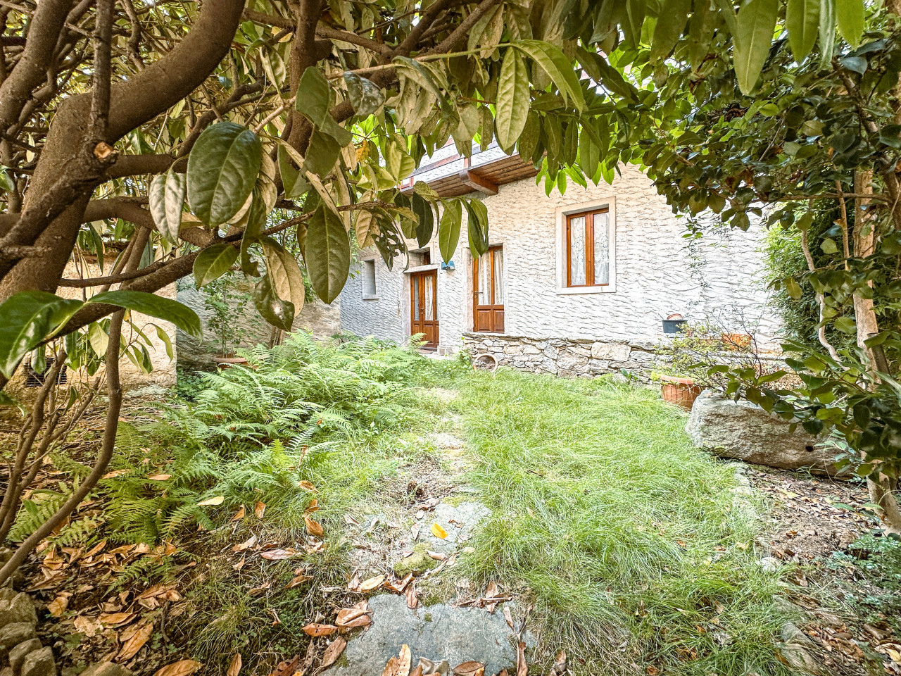 002__casa-vendita-oggebbio-giardino3_wmk_0