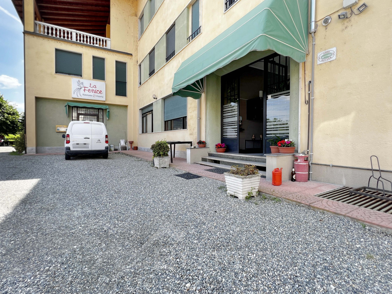 002__hotel-vendita-grignasco-ingresso-hotel