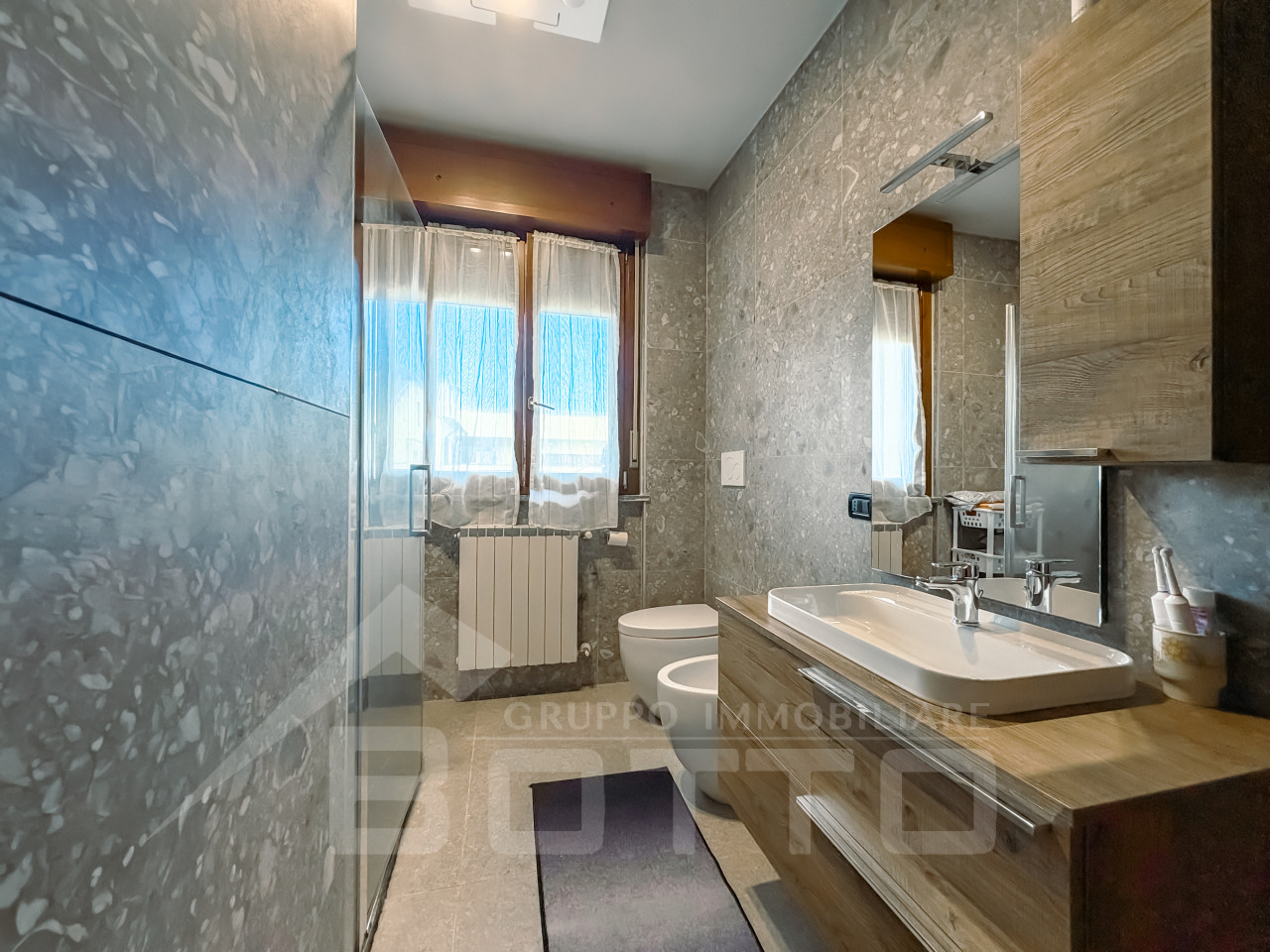 002__vendita-appartamento-oleggio-bagno3_wmk_0