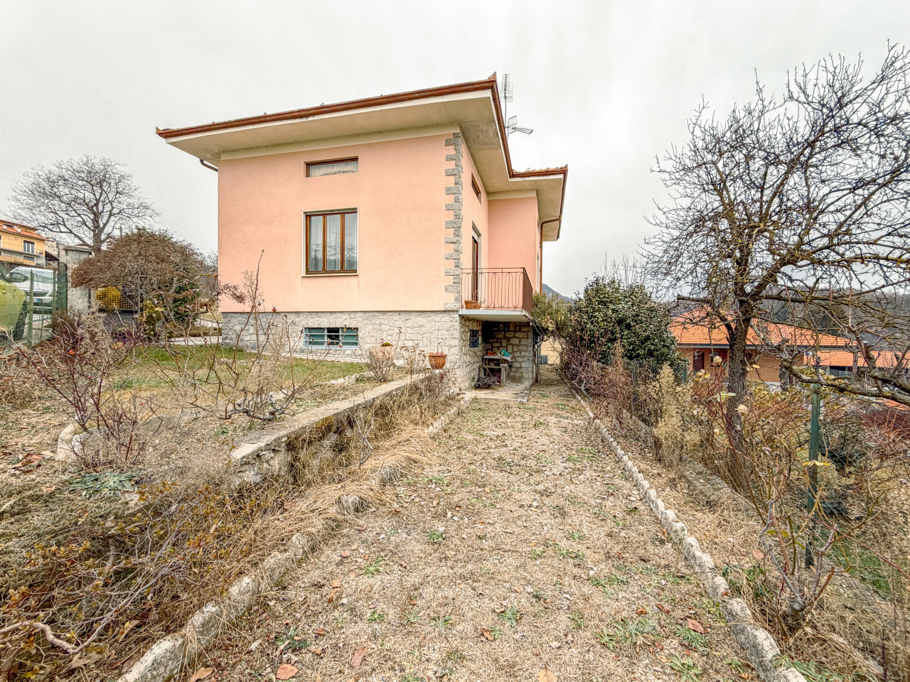 002__villa-vendita-madonna-del-sasso-esterno8_wmk_0
