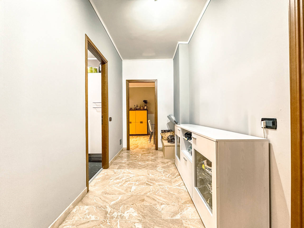 003__appartamento-vendita-borgosesia-corridoio