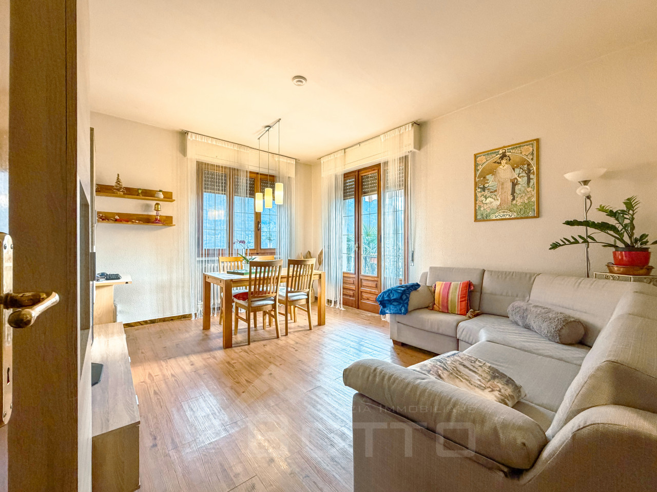 003__bifamiliare-vendita-casale-corte-cerro-soggiorno_wmk_0