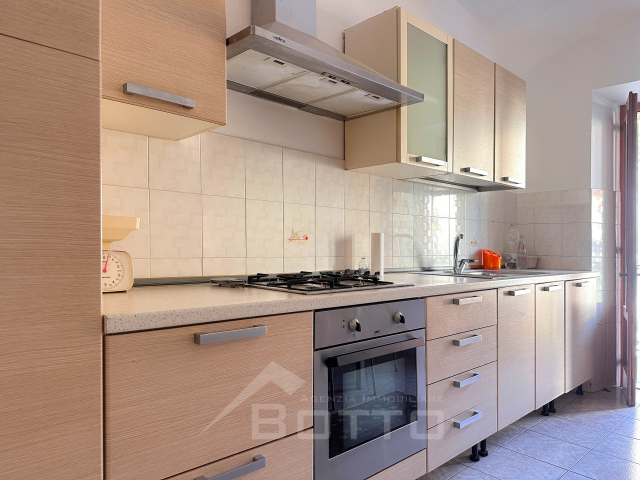003__casa-vendita-cavallirio-cucina_wmk_0