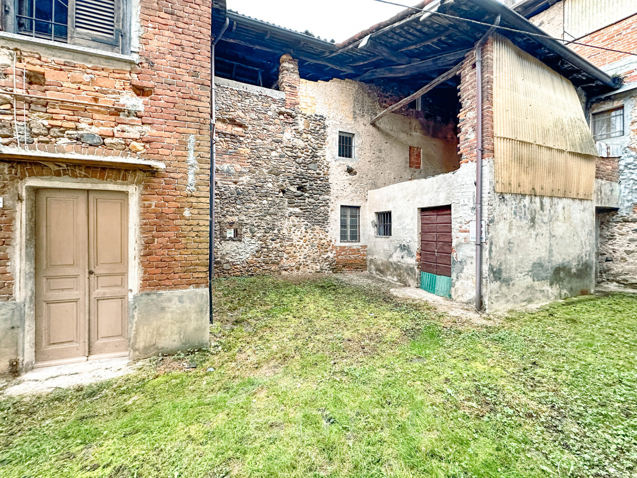 003__casa-vendita-cavallirio-giardino_wmk_0