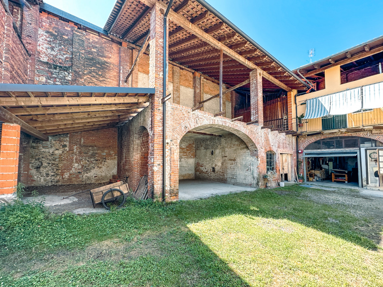 003__casa-vendita-gattinara-cortile22123