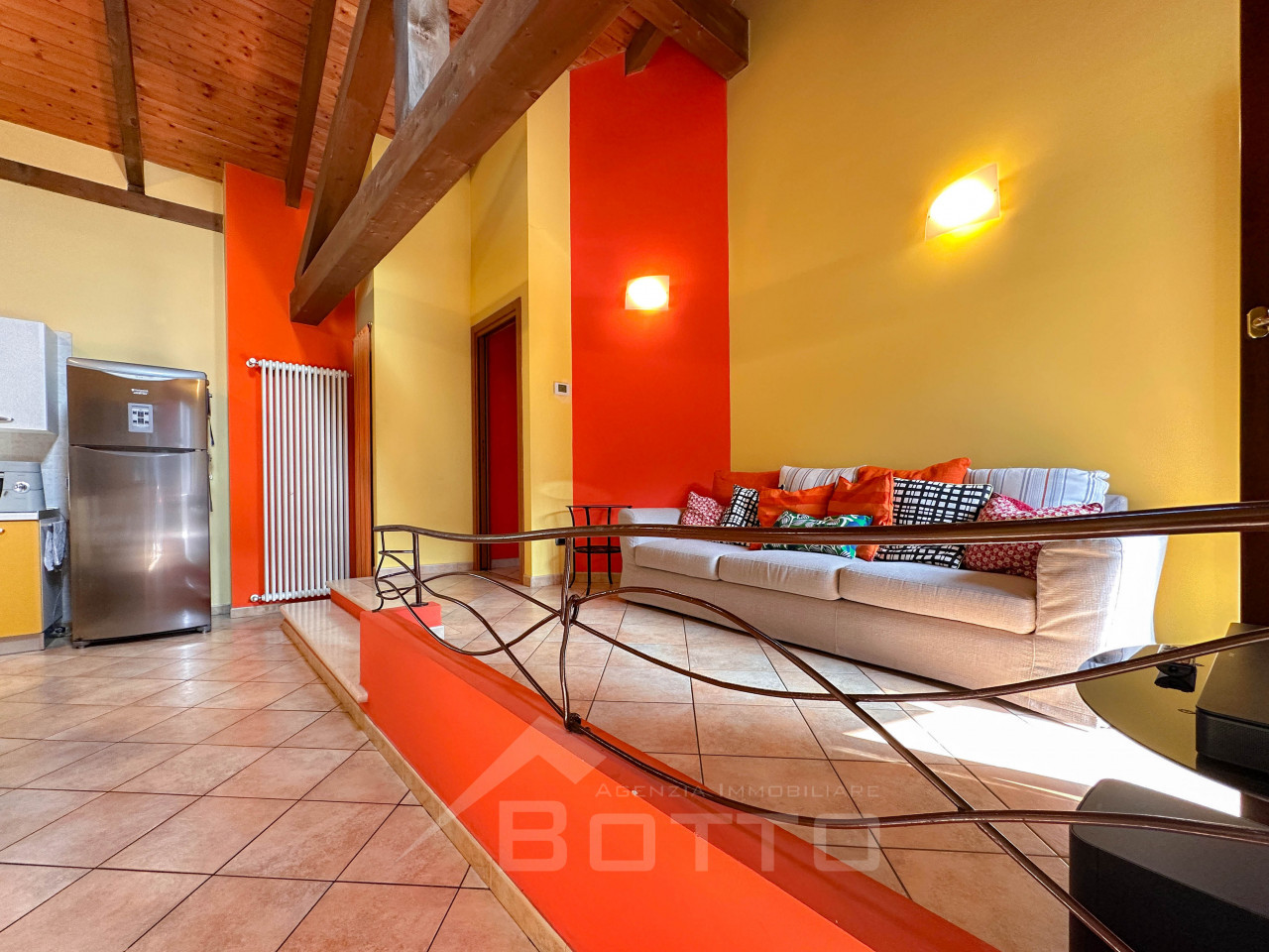 003__casa-vendita-gattinara-sofa_wmk_0