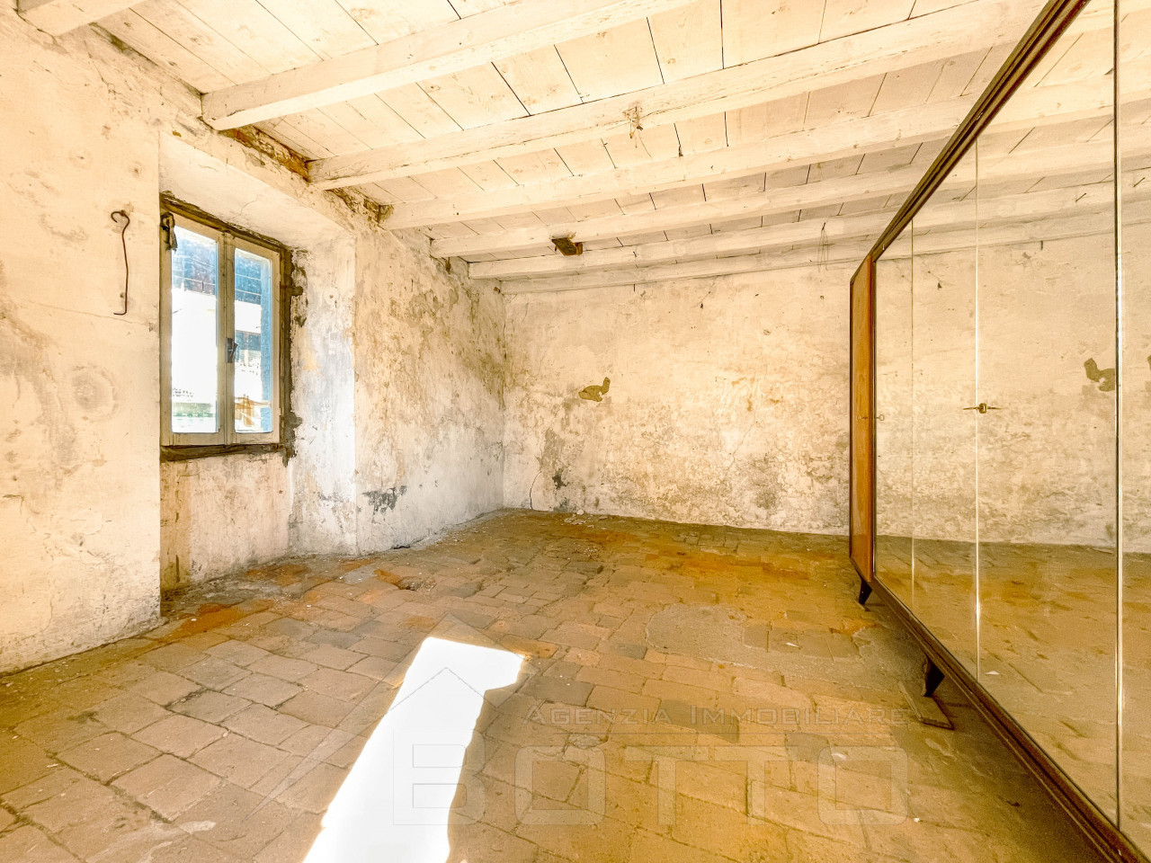 003__casa-vendita-gozzano-camera