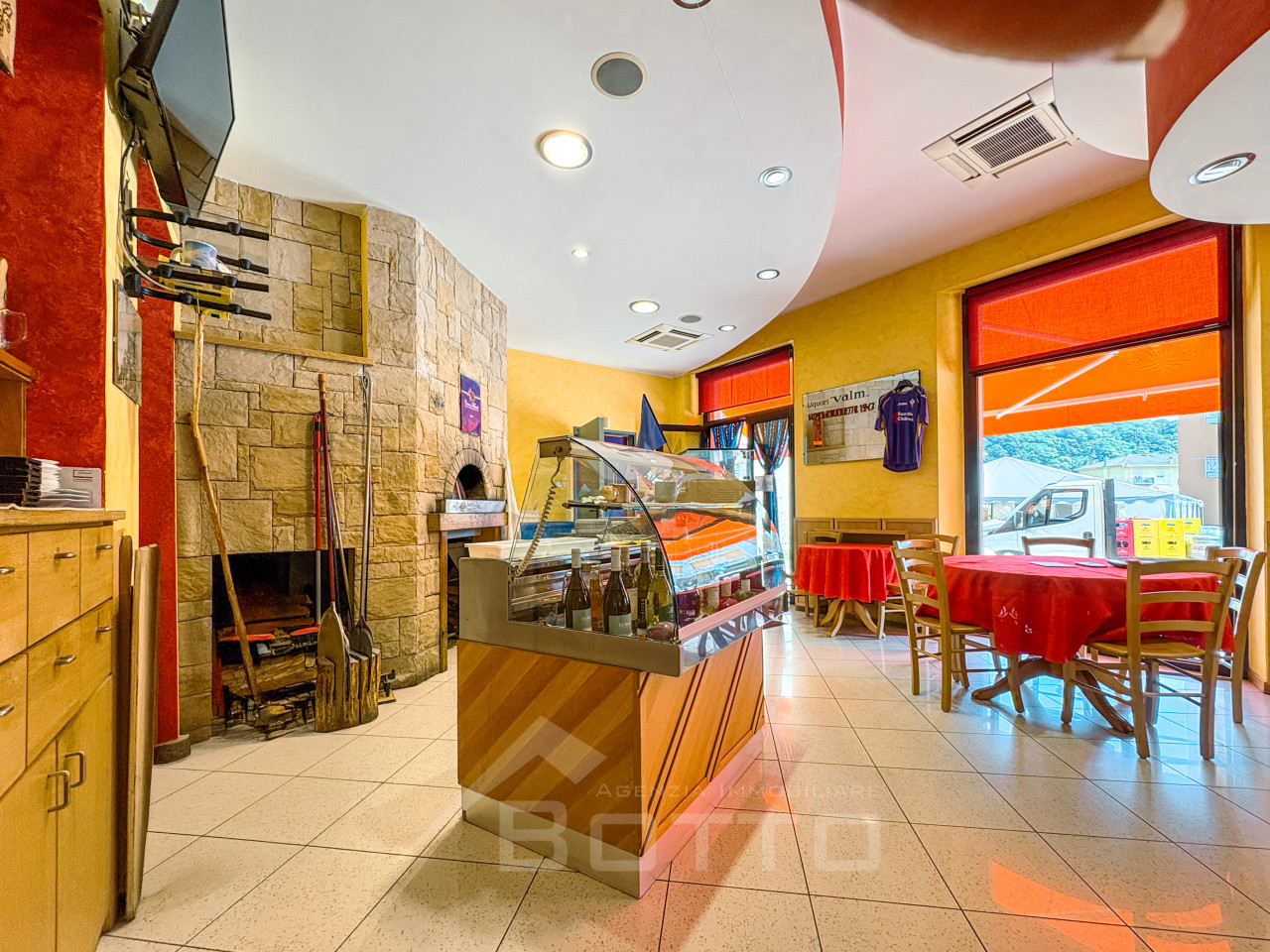 003__pizzeria-vendita-quarona-tavolo54_wmk_0