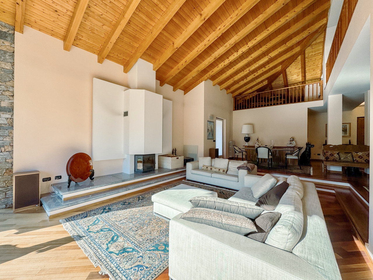 003__vendita-villa-invorio-soggiorno8_wmk_0