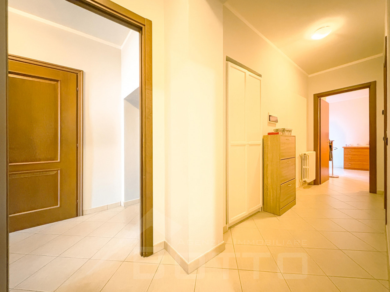 004__casa-vendita-bogogno-corridoio2_wmk_0