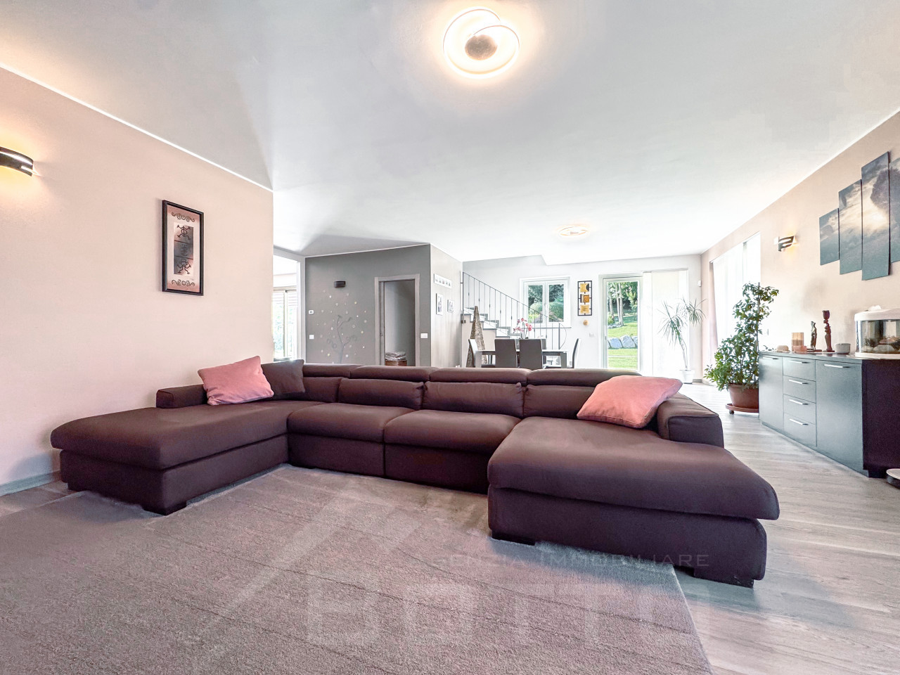 004__vendita-villa-leggiuno-salotto1_wmk_0