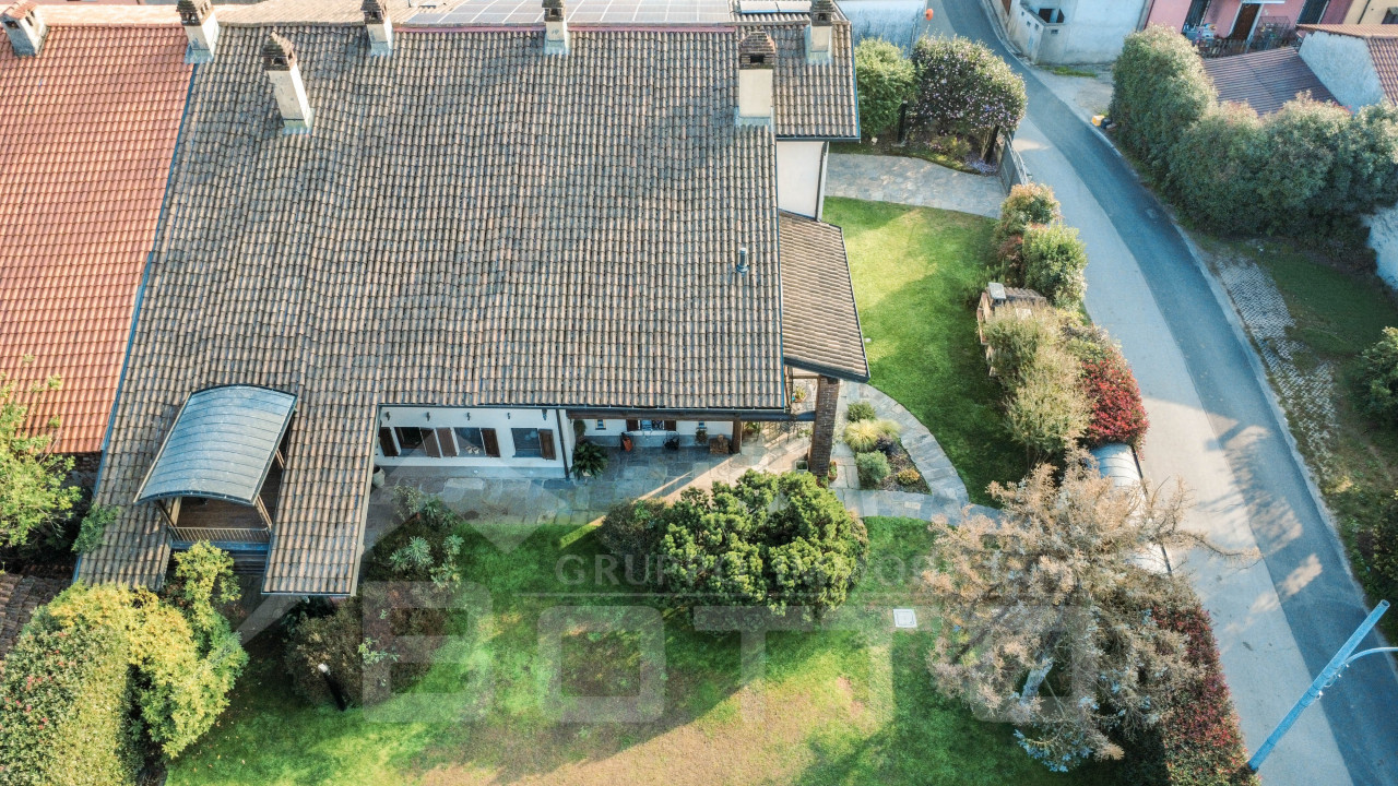 004__vendita-villa-semindipendite-oleggio-facciata2_wmk_0